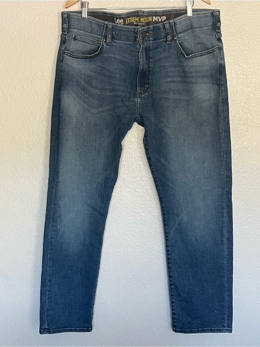 Lee Men's Extreme Motion MVP Slim Fit Tapered Leg Jeans in Blue Wash 40X30